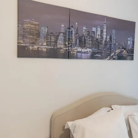Fresh 1 Bd With Balcony In Apartment *
