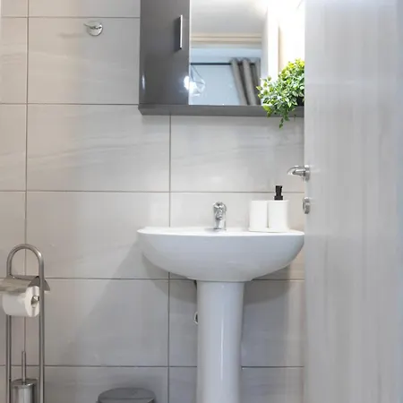 Fresh 1 Bd With Balcony In *